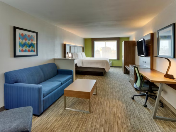 Holiday Inn Express & Suites Lake Worth Nw Loop 820