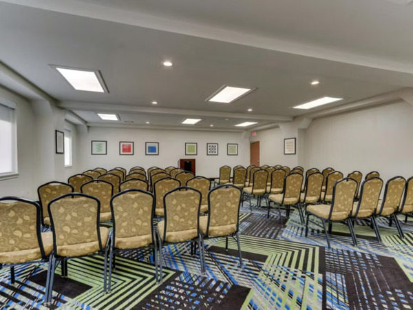 Holiday Inn Express & Suites Lake Worth Nw Loop 820