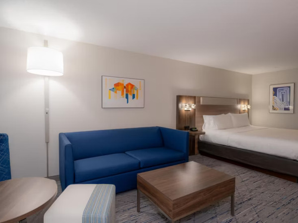 Holiday Inn Express & Suites Minnetonka