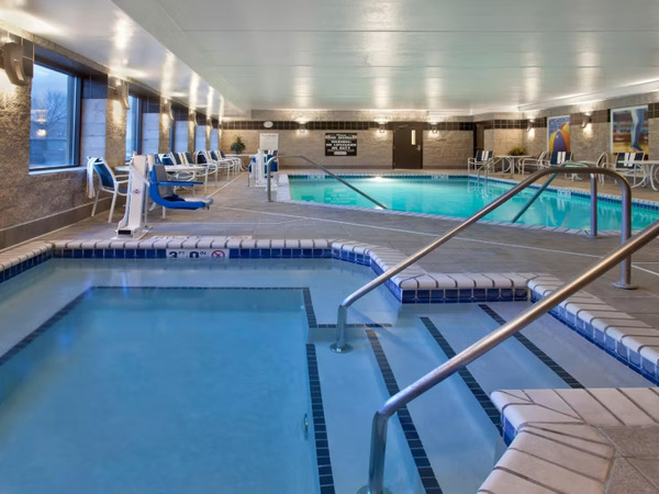 Holiday Inn Express & Suites Minnetonka