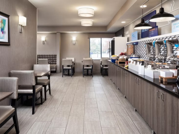 Holiday Inn Express & Suites Minnetonka