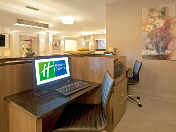 Holiday Inn Express & Suites Minnetonka