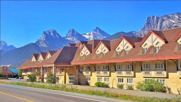 The Canmore Inn & Suites