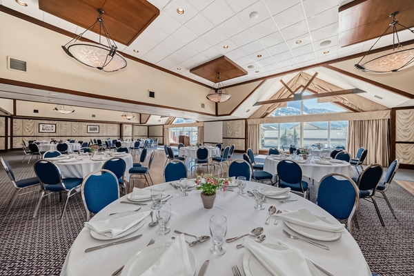 The Canmore Inn & Suites
