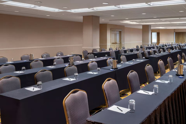 Hilton Indianapolis Hotel & Suites