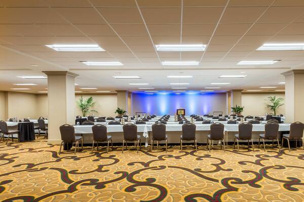 Hilton Indianapolis Hotel & Suites