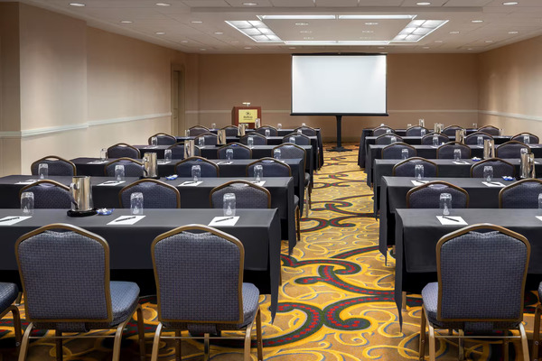 Hilton Indianapolis Hotel & Suites