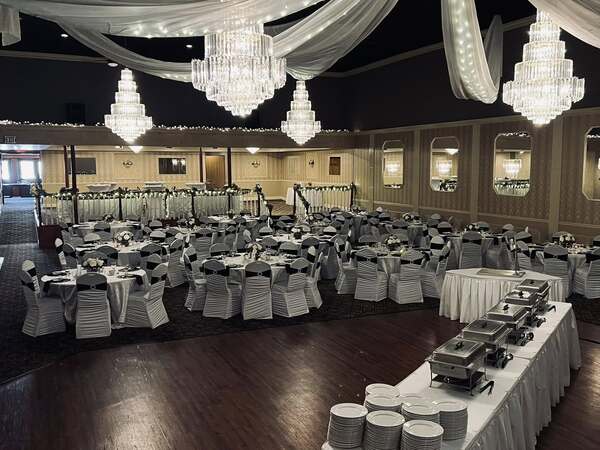 Maniaci's Banquet Center