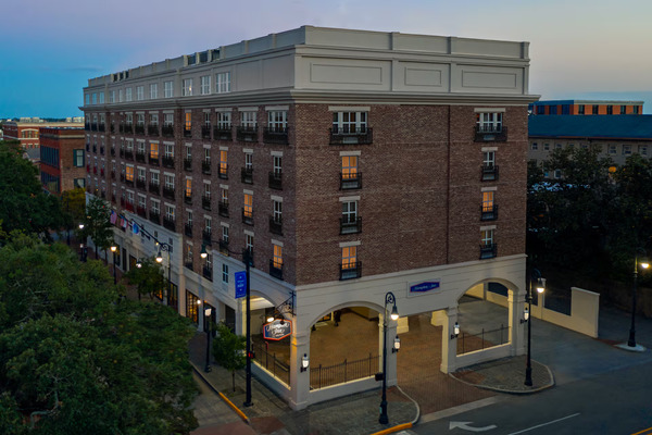 Hampton Inn & Suites Savannah Historic District