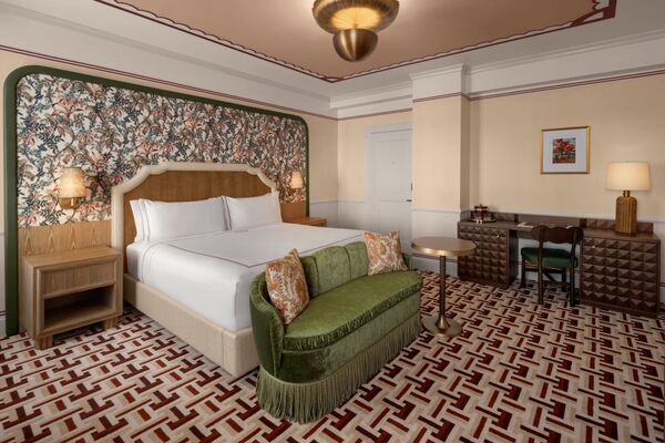 The Stoneleigh, Autograph Collection