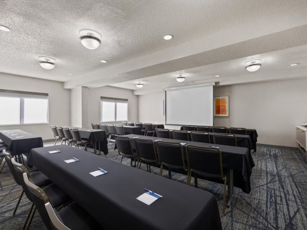 Holiday Inn Express Grove City