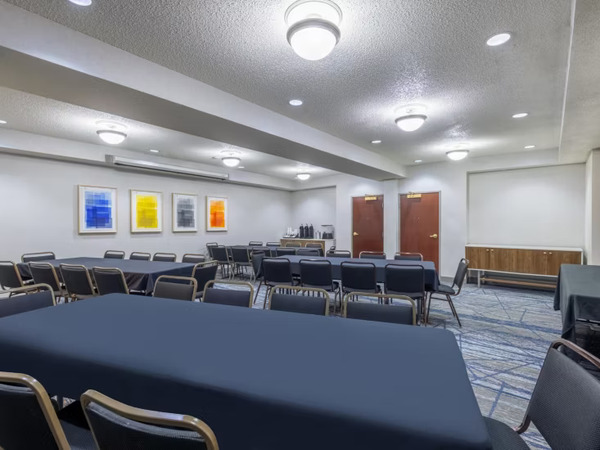 Holiday Inn Express Grove City