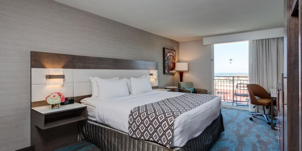 Crowne Plaza Ventura Beach