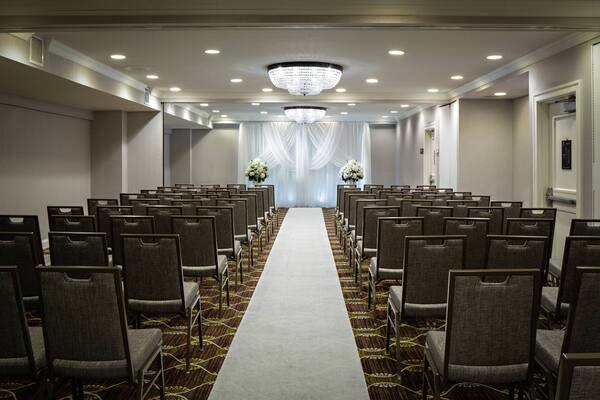 DoubleTree by Hilton Fairfield Hotel & Suites
