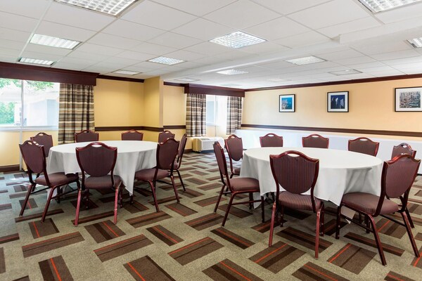 Four Points by Sheraton Chicago O'Hare Airport