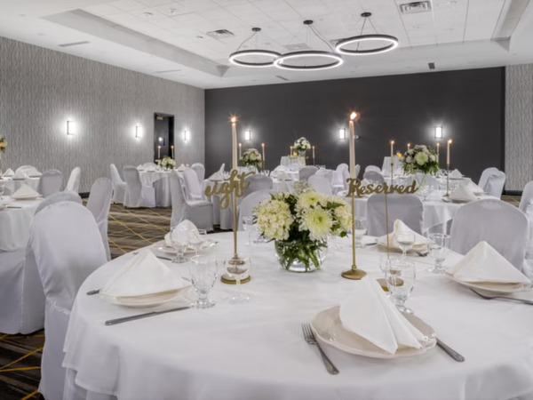 Holiday Inn Islip Airport East