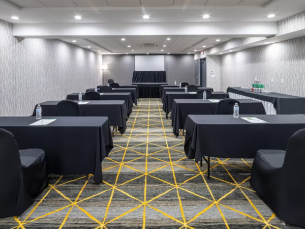Holiday Inn Islip Airport East