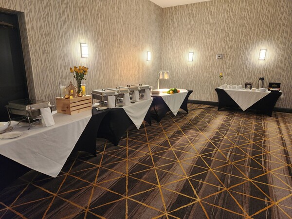 Holiday Inn Islip Airport East