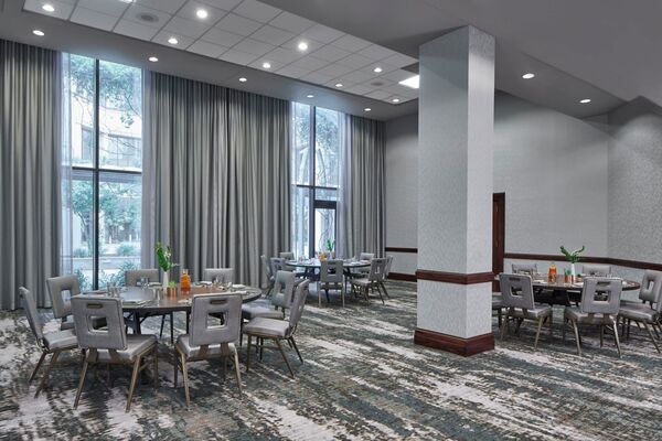 Renaissance Mobile Riverview Plaza Hotel
