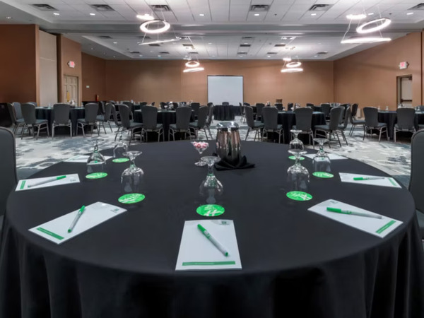 Holiday Inn Hotel & Suites Phoenix Airport North