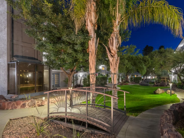 Holiday Inn Hotel & Suites Phoenix Airport North