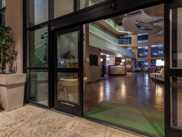 Holiday Inn Hotel & Suites Phoenix Airport North