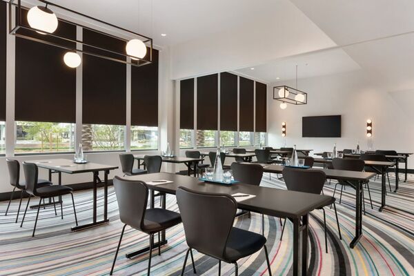 The Viv Hotel Anaheim, a Tribute Portfolio by Marriott