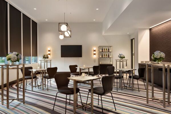 The Viv Hotel Anaheim, a Tribute Portfolio by Marriott