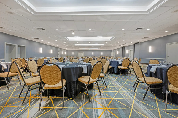 The Lux Hotel & Conference Center, Ascend Hotel Collection