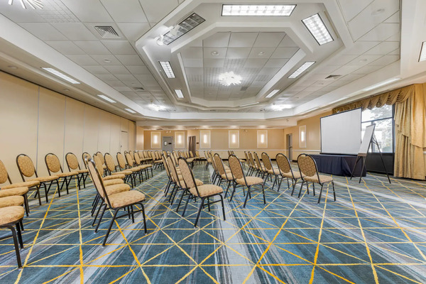 The Lux Hotel & Conference Center, Ascend Hotel Collection