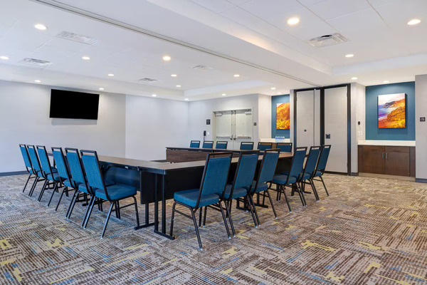 Hampton Inn & Suites Marina