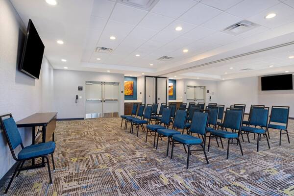 Hampton Inn & Suites Marina