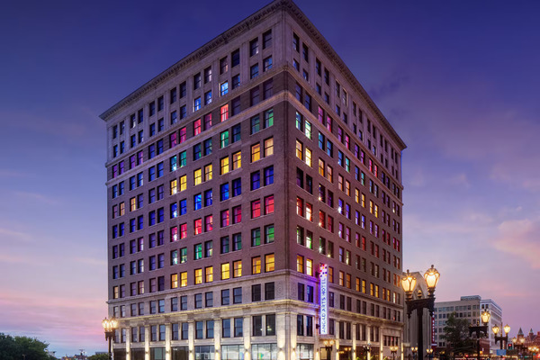 Angad Arts Hotel St. Louis