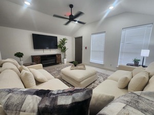 Lounge Meeting Suite in Central Arlington