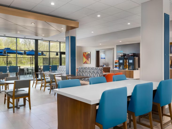 Holiday Inn Express & Suites DFW Airport SW - Euless