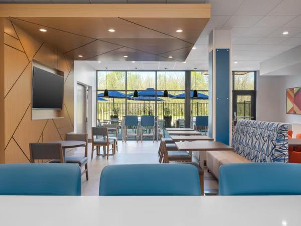 Holiday Inn Express & Suites DFW Airport SW - Euless