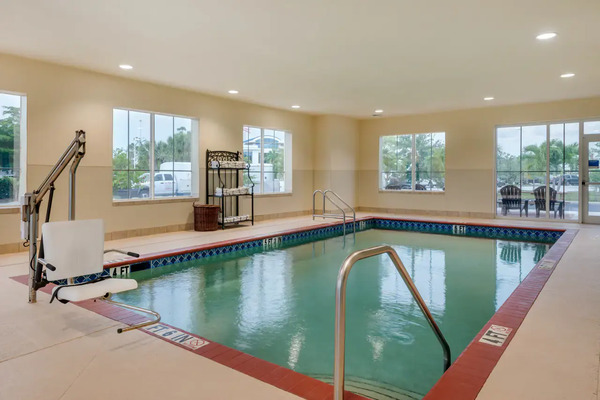 Comfort Inn & Suites Fort Myers Airport