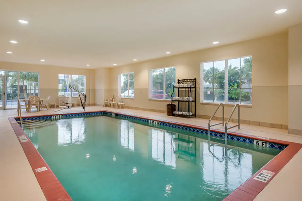 Comfort Inn & Suites Fort Myers Airport