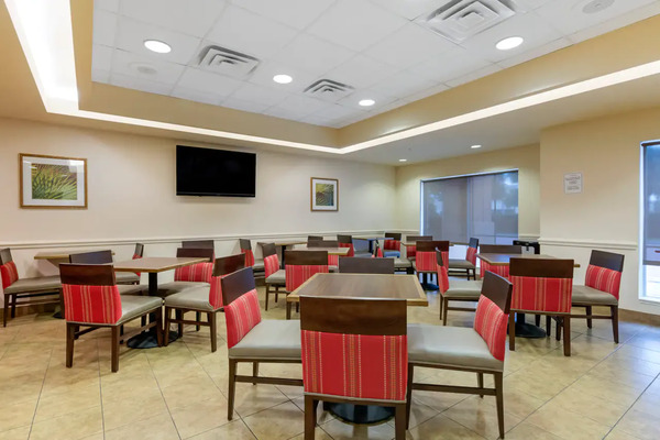 Comfort Inn & Suites Fort Myers Airport
