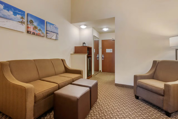 Comfort Inn & Suites Fort Myers Airport