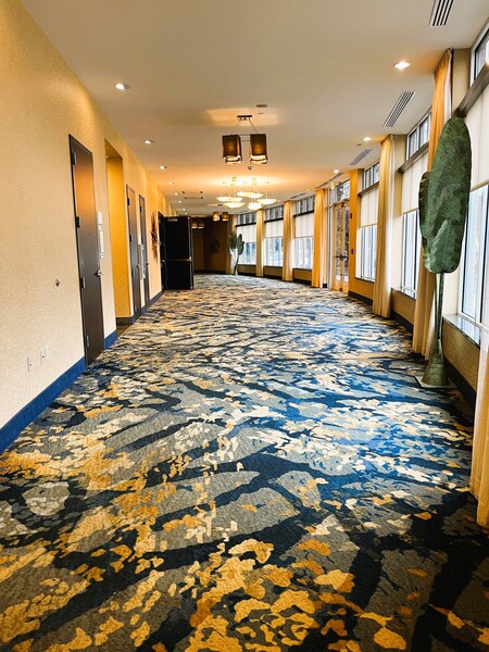Holiday Inn & Suites Historic Gateway