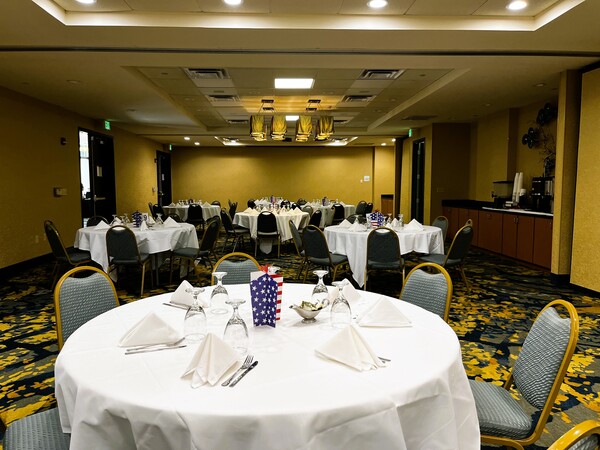 Holiday Inn & Suites Historic Gateway