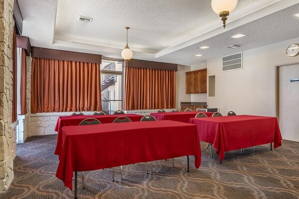 Best Western - Plus King's Inn & Suites