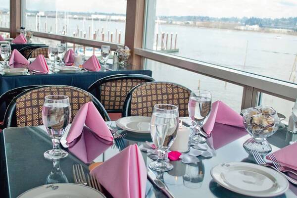 Salty's On The Columbia River