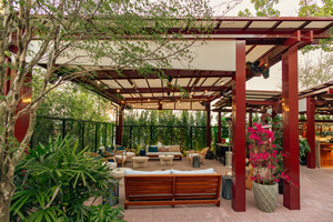 Outdoor Patio Lounge & Bar