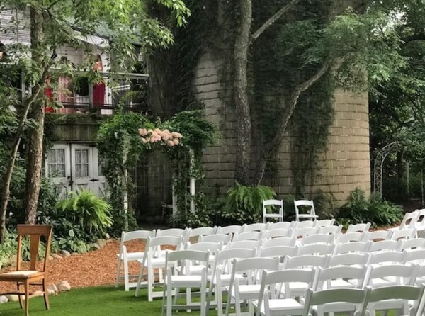 The Clifford Lake Inn