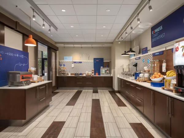 Holiday Inn Express & Suites Dripping Springs