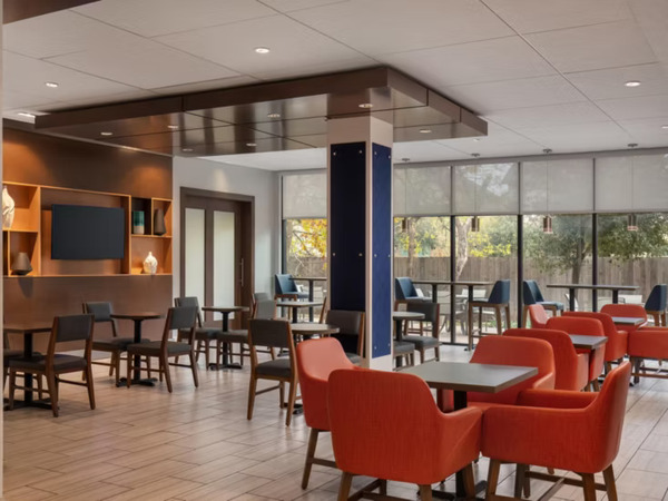 Holiday Inn Express & Suites Dripping Springs