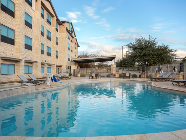 Holiday Inn Express & Suites Dripping Springs