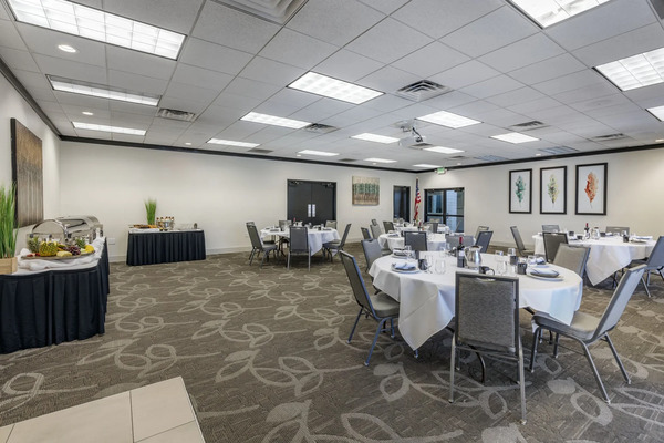 Best Western Plus - Hilltop Inn